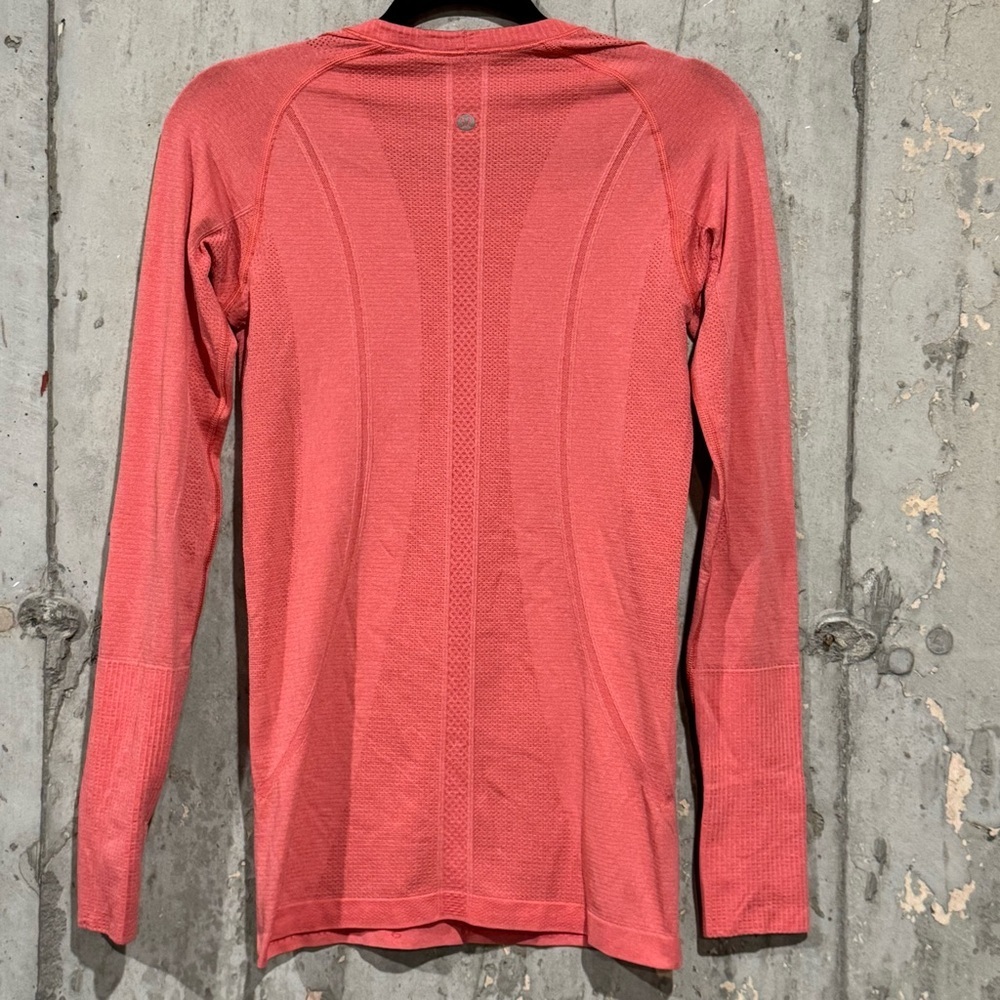 Lululemon Women’s 6 Coral Swiftly Tech Long Sleeve Crew Athletic Performance - Picture 3 of 8